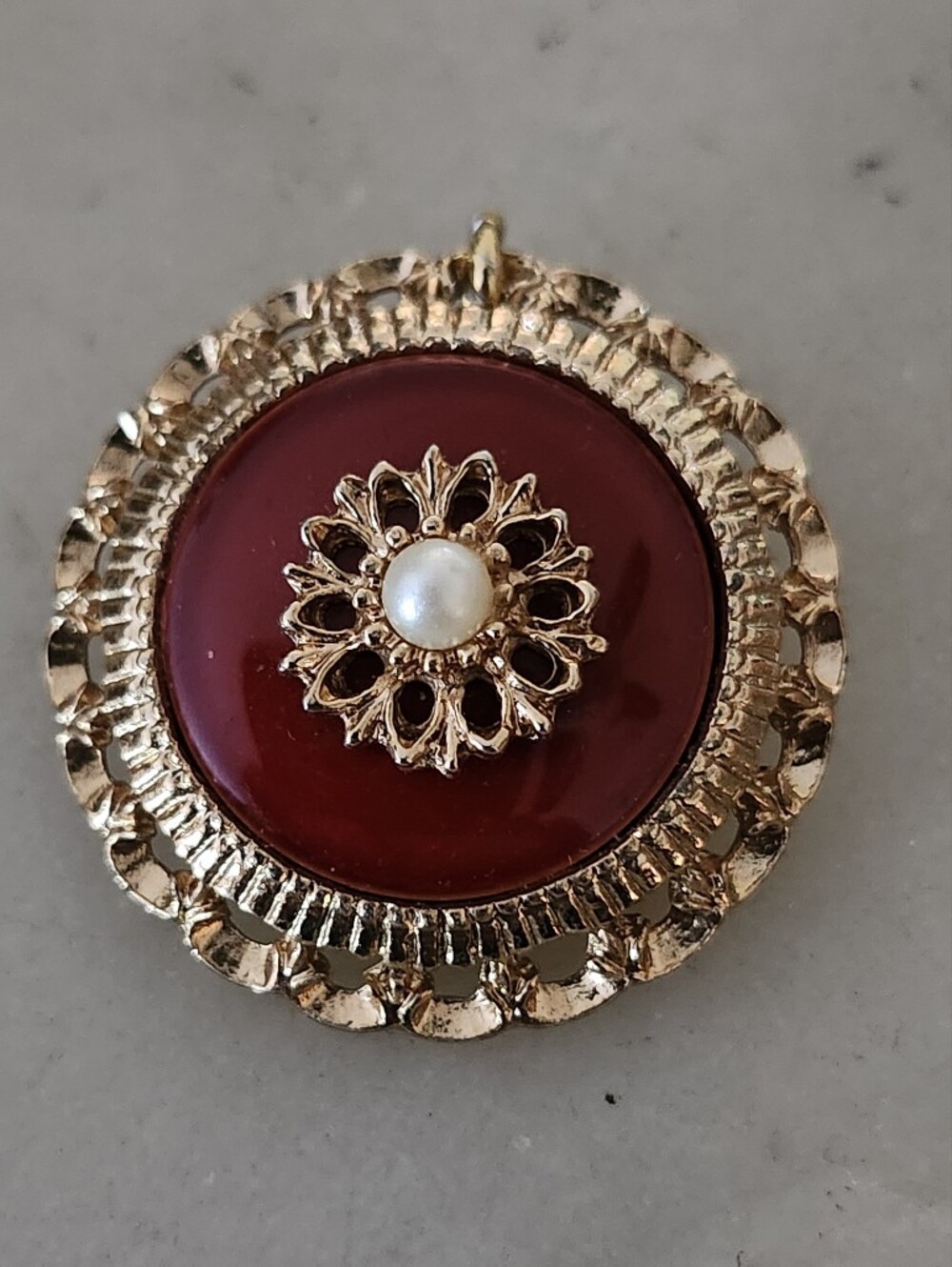 Vtg Sarah Coventry "Westminister" Brooch/Pendant Gold Tone Red Enamel Faux Pearl